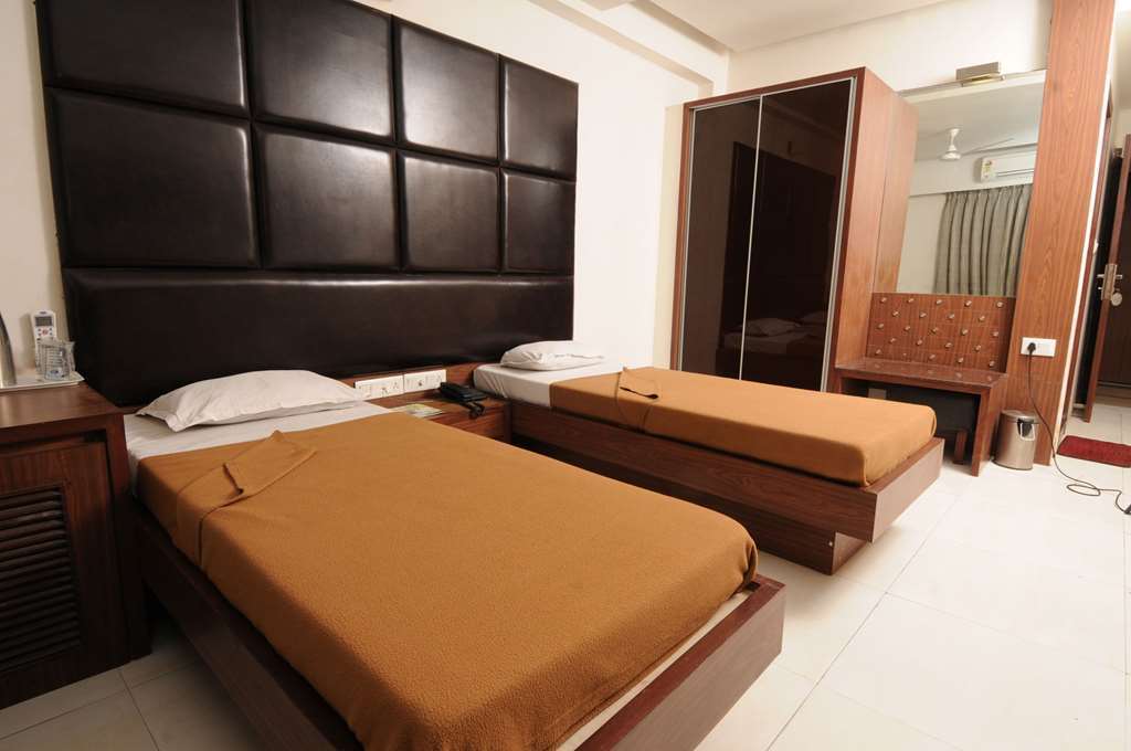 Neelkanth Paradise Hotel Ahmedabad Quarto foto